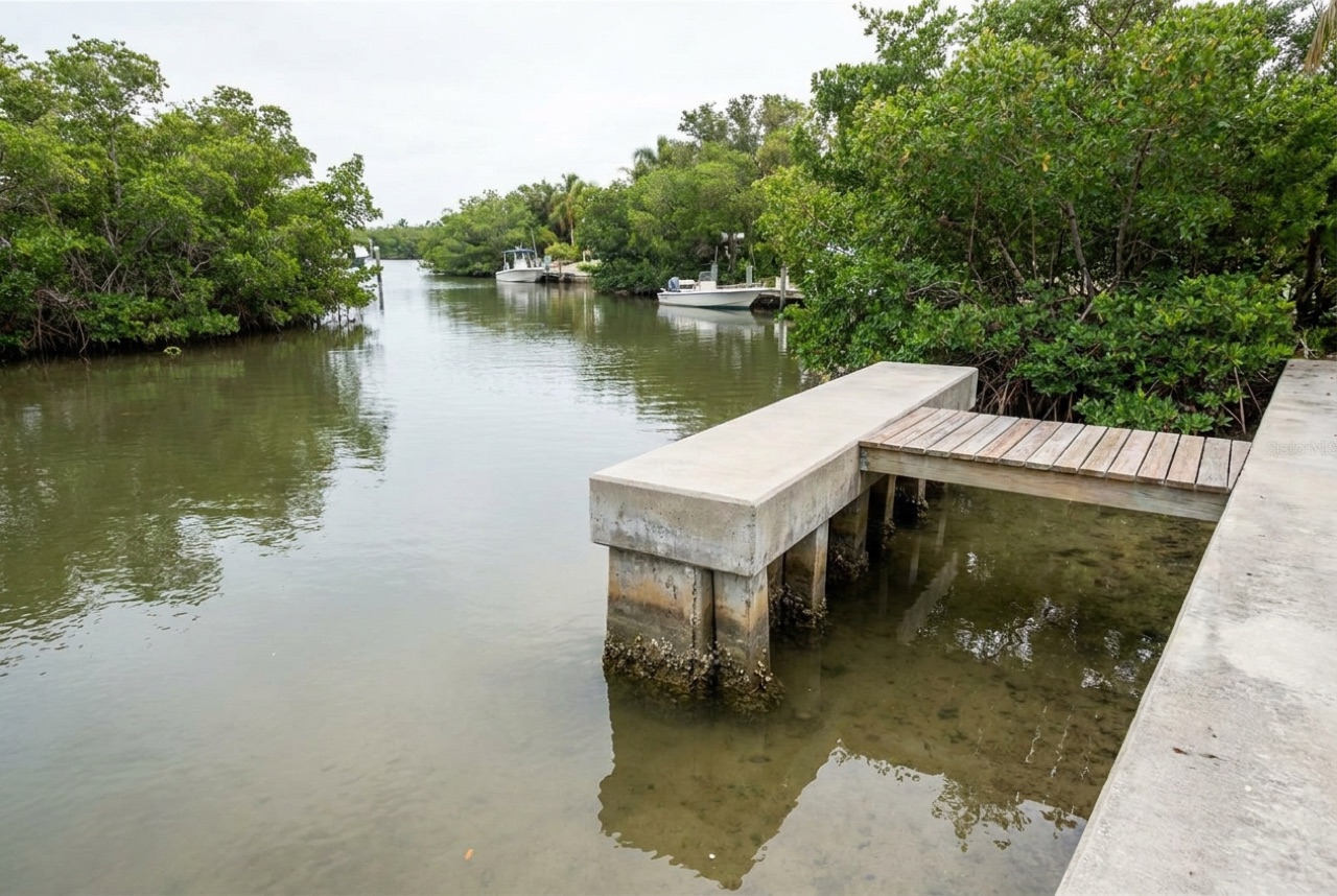 Seawalls in Sanibel Island, FL — Florida Lifts & Docks